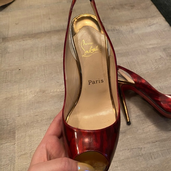 Authentic Louboutin Red Patent Slingback heels - Picture 6 of 8